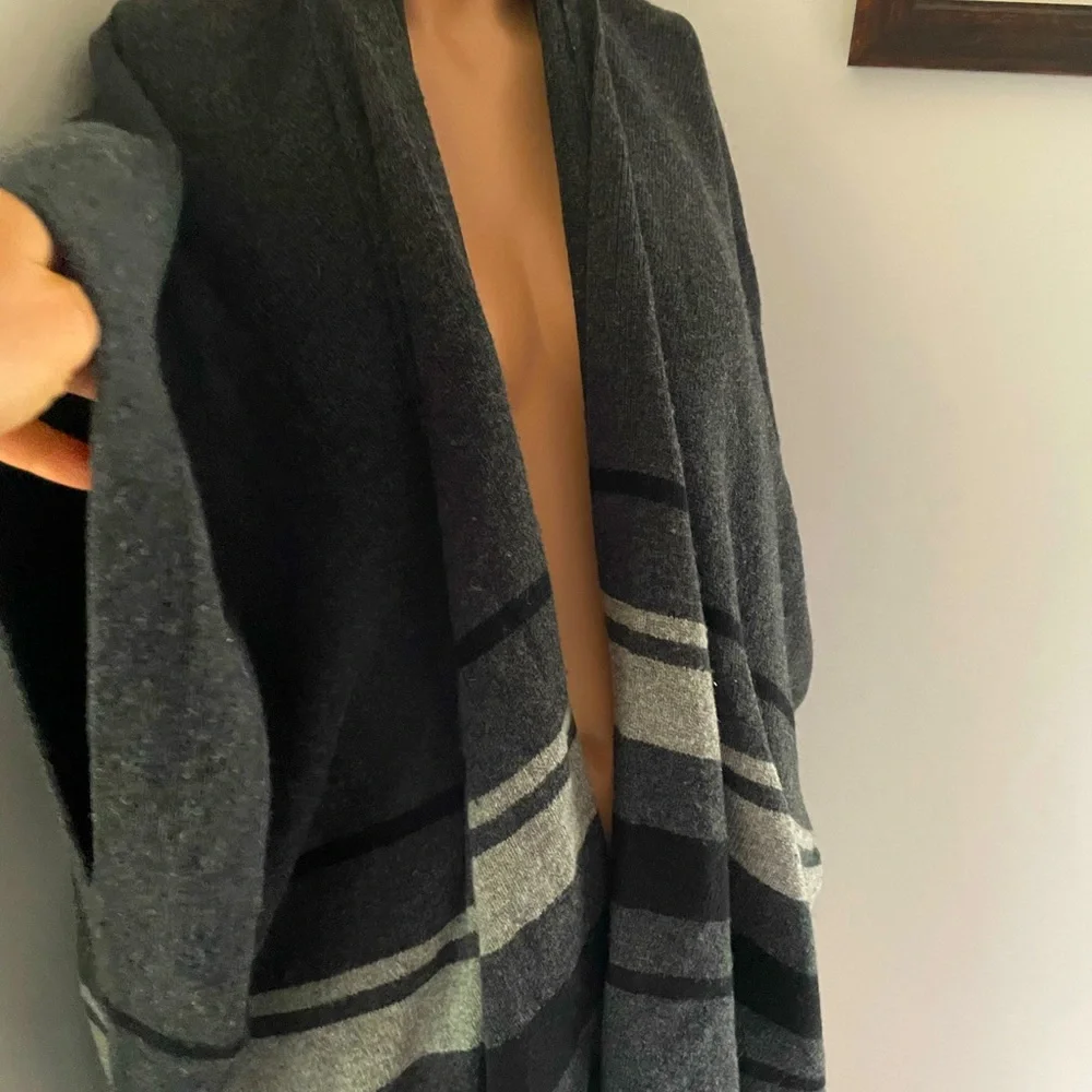❄️ Wool scarf shawl wrap cape jacket cardigan GAP fringe poncho scarf sweater - Picture 2 of 12